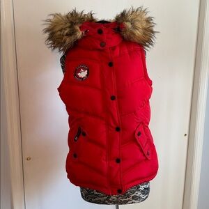 Canada Weather Gear Puffy red vest with hood, Medium